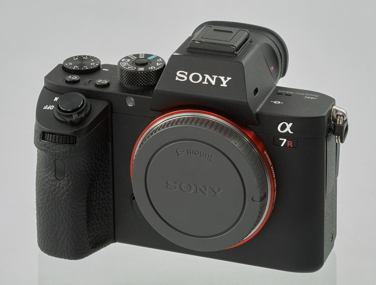 The mirrorless camera with the highest resolution